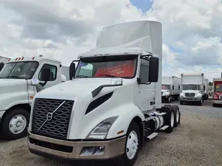 2019 VOLVO VNL64T-300