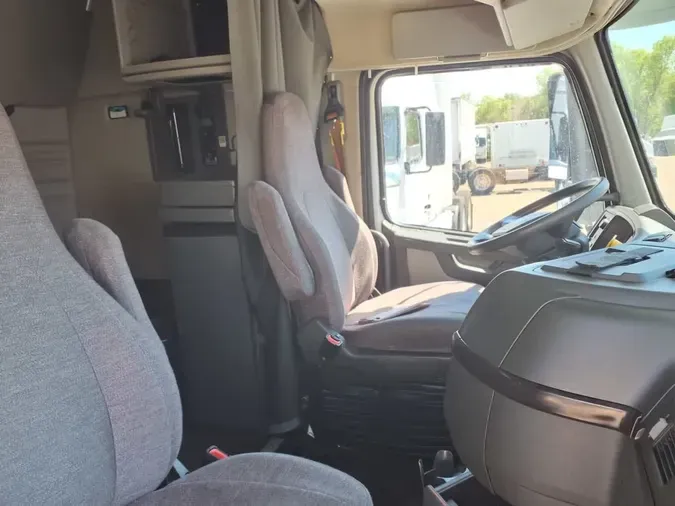 2020 VOLVO VNR64T-640