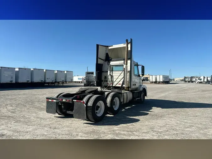 2015 Volvo VNL300