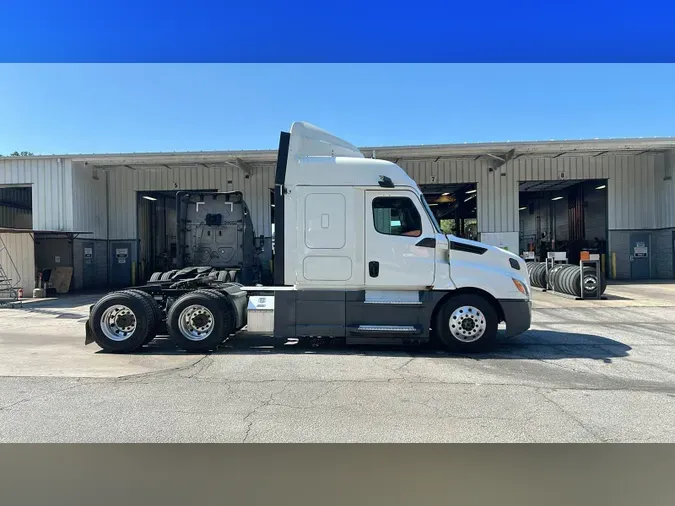 2020 Freightliner Cascadia 126