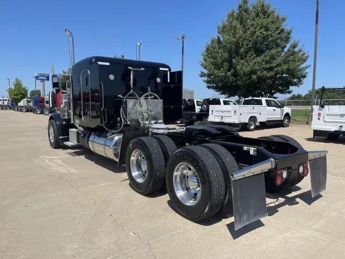 2021 Peterbilt 389