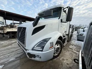 2018 VOLVO VNR64T300