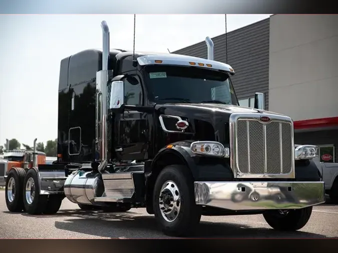 2025 PETERBILT 567