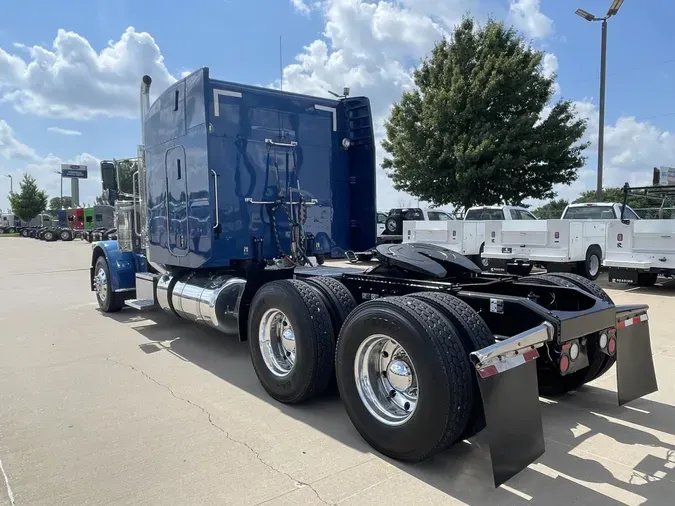 2023 Peterbilt 389