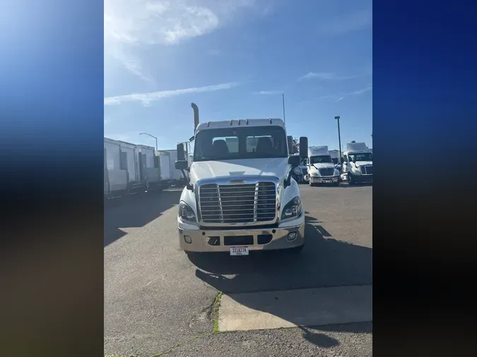 2016 FREIGHTLINER/MERCEDES CASCADIA 113
