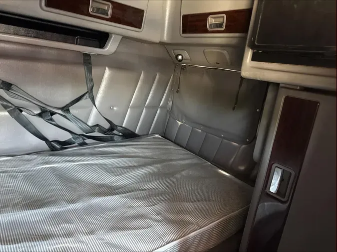 2022 Peterbilt 389