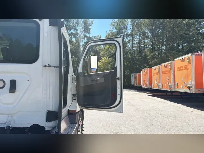 2020 Freightliner Cascadia 126