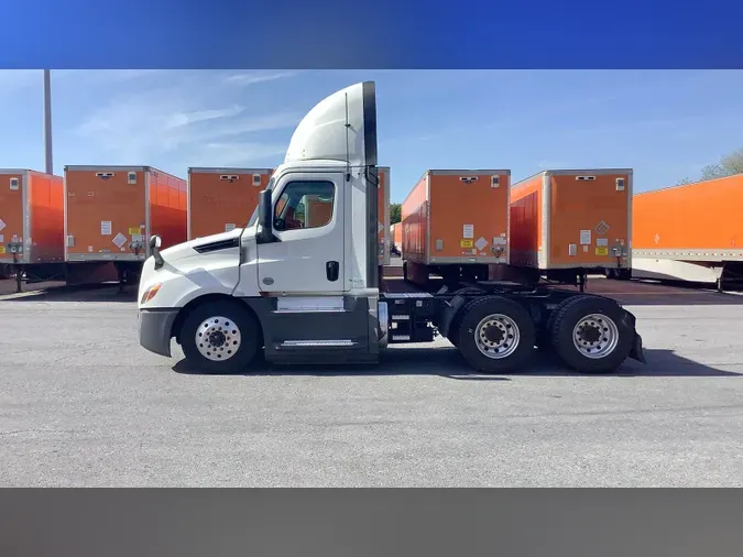 2020 Freightliner Cascadia 126