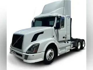 2015 Volvo VNL300