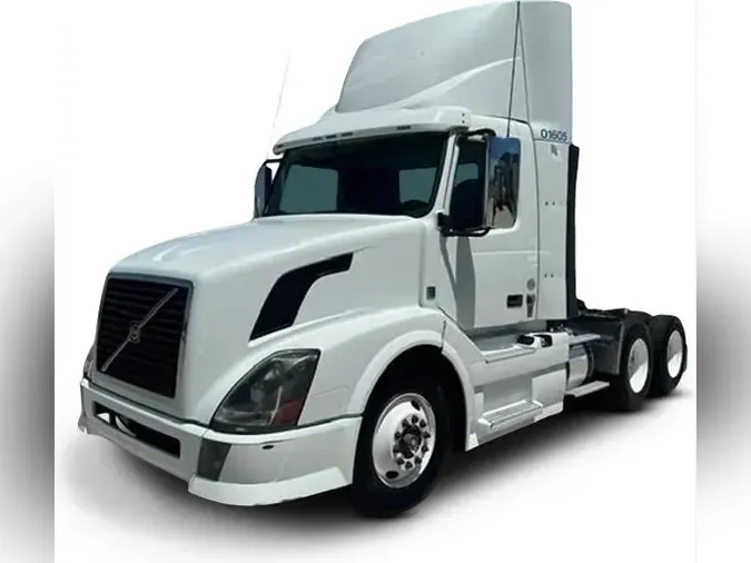 2015 Volvo VNL300d59ab69f92c77deea0a962137c5fb4c4