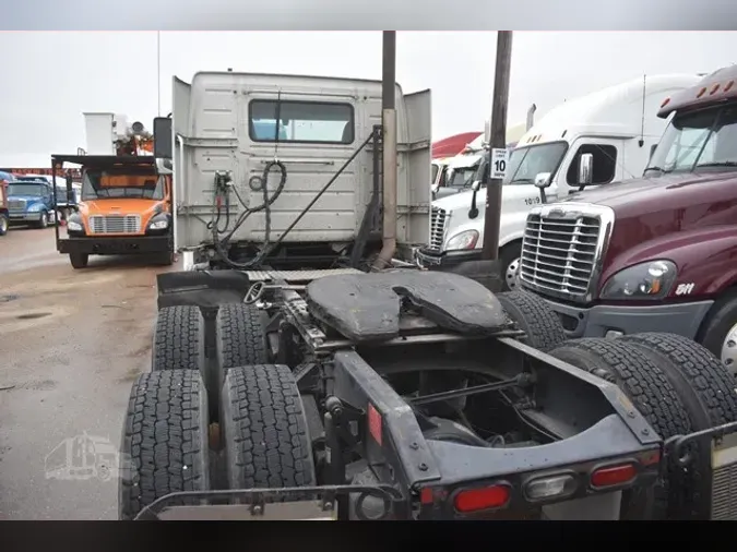 2019 VOLVO VNR64T300