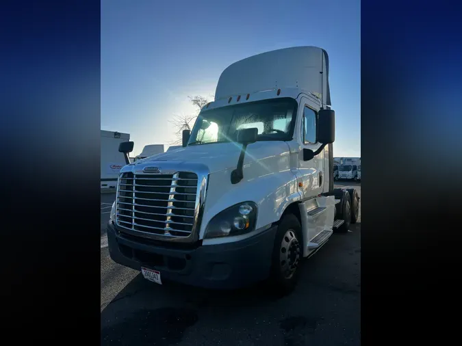 2020 FREIGHTLINER/MERCEDES CASCADIA 125d5a258c790e8a44de37d6b9d89d3a730