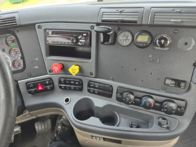 2018 FREIGHTLINER/MERCEDES CASCADIA 113