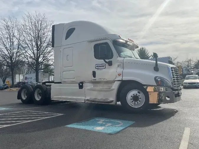 2018 Freightliner X12564ST