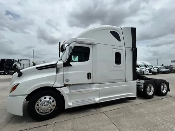 2024 Freightliner Cascadia 126