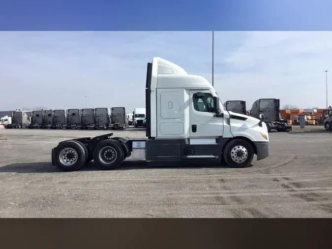 2021 Freightliner Cascadia 126