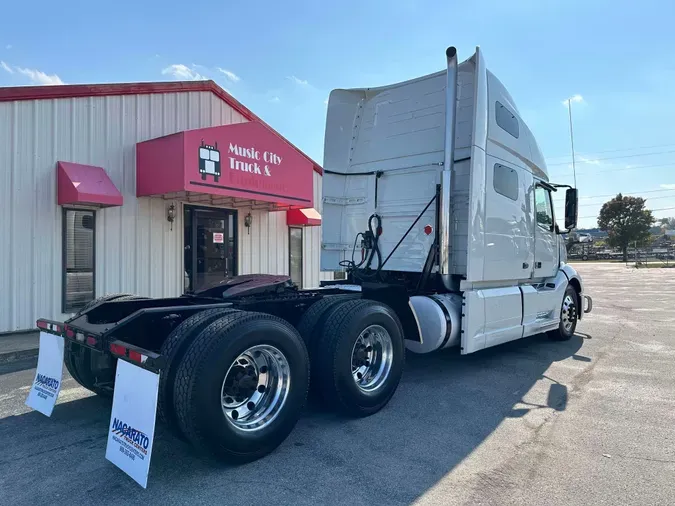 2020 VOLVO VNL64T760