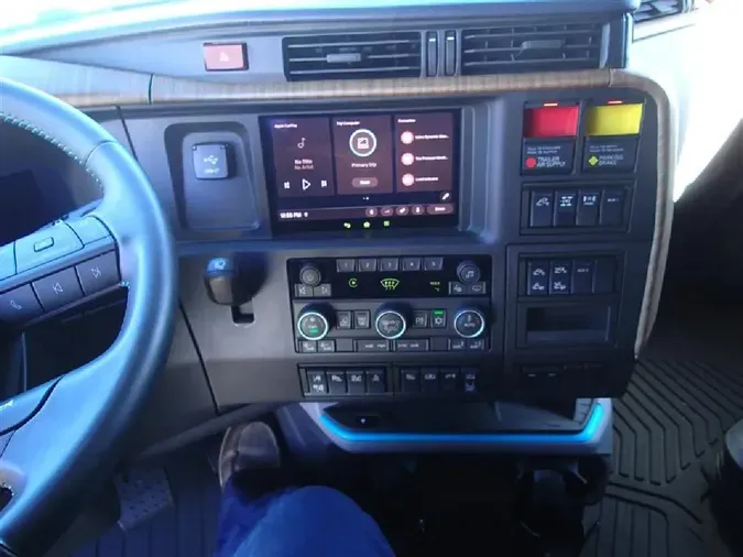 2025 VOLVO VNL64T860