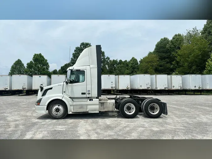 2017 Volvo VNL300