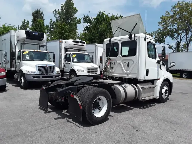 2020 FREIGHTLINER NEW CASCADIA 126