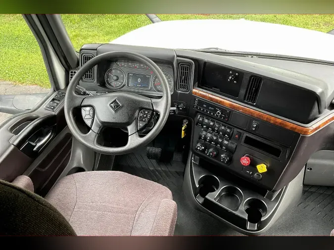 2022 INT LT625 6x4