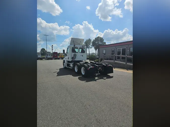 2018 FREIGHTLINER/MERCEDES CASCADIA 125