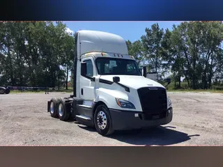 2020 Freightliner Cascadia 126