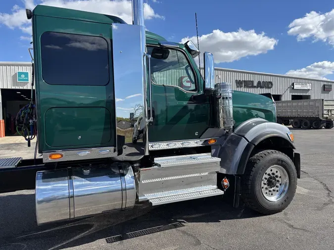 2027 International HX520 SLEEPER