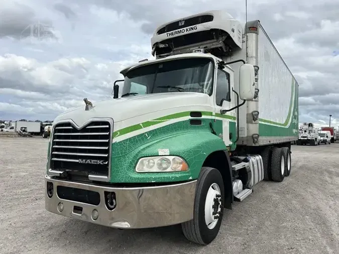 2015 MACK PINNACLE CXU613