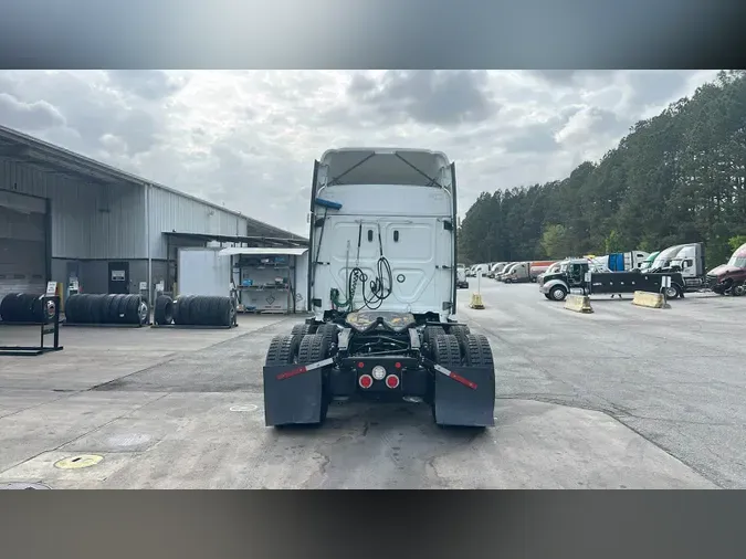 2021 Freightliner Cascadia 126