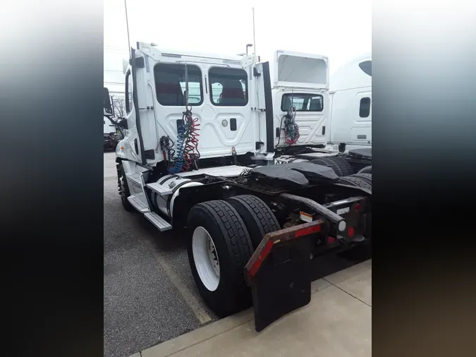 2015 FREIGHTLINER/MERCEDES CASCADIA 125