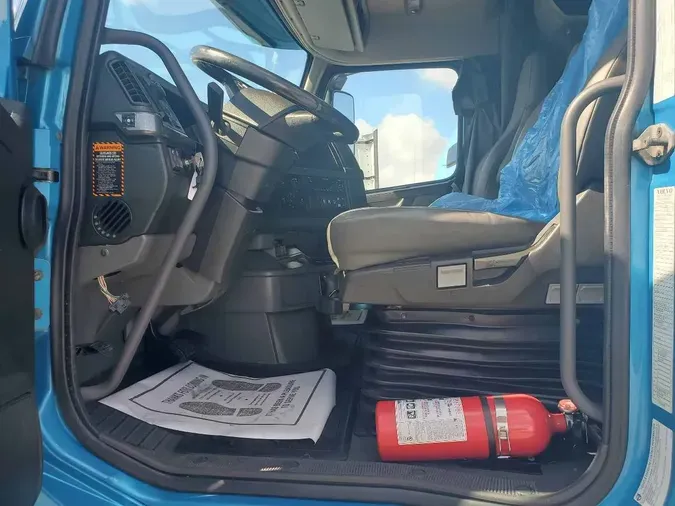 2021 VOLVO VNL64T760