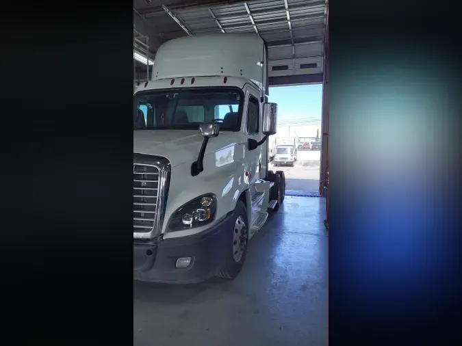 2019 FREIGHTLINER/MERCEDES CASCADIA 125