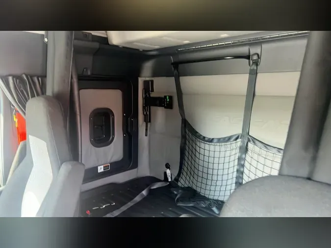 2020 Freightliner Cascadia 126