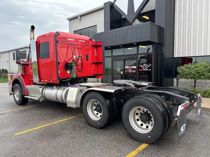 2023 International HX620 Sleeper