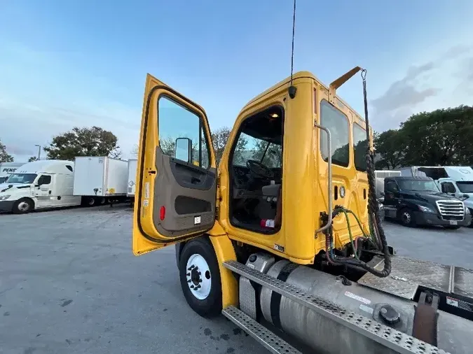 2018 Freightliner X11364ST