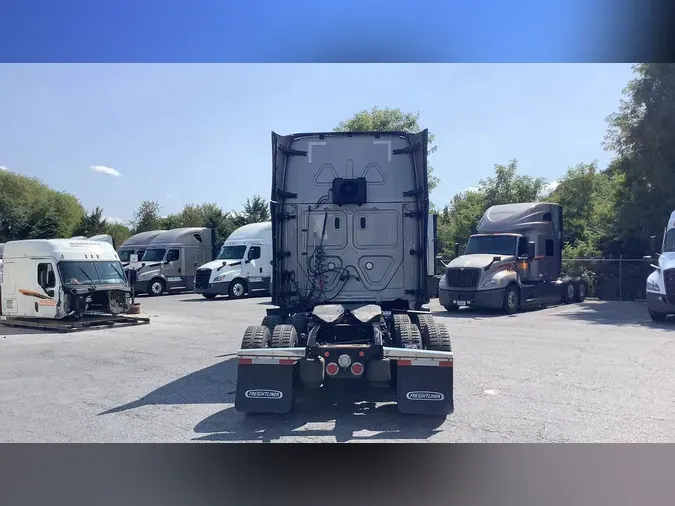 2022 Freightliner Cascadia 126