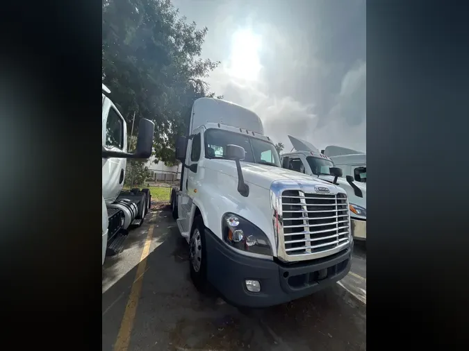 2019 FREIGHTLINER/MERCEDES CASCADIA 125d5d8b8a7d7edd6e735adcb6b34cad6c2