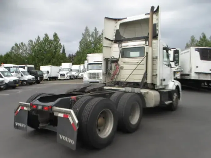 2017 VOLVO VNL64T