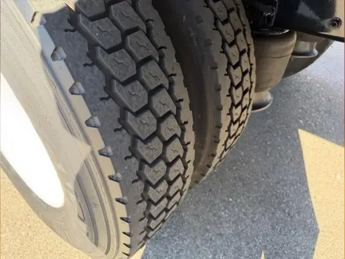 2019 Freightliner Business Class M2 106