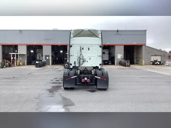2021 Freightliner Cascadia 126