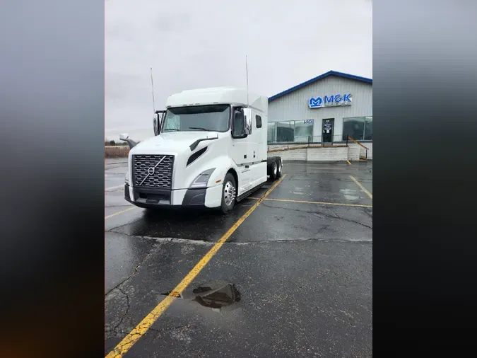 2025 VOLVO VNL62740