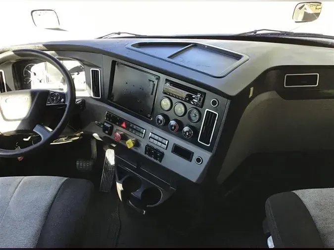 2019 FREIGHTLINER CA126