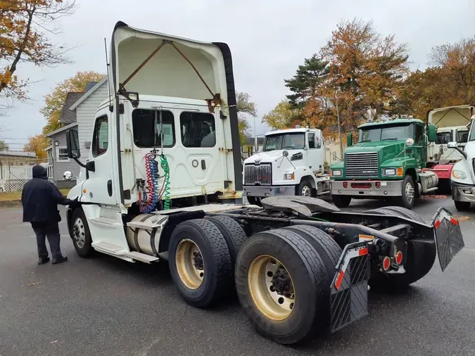 2020 FREIGHTLINER/MERCEDES CASCADIA 125