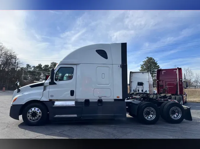 2020 FREIGHTLINER CASCADIA 126