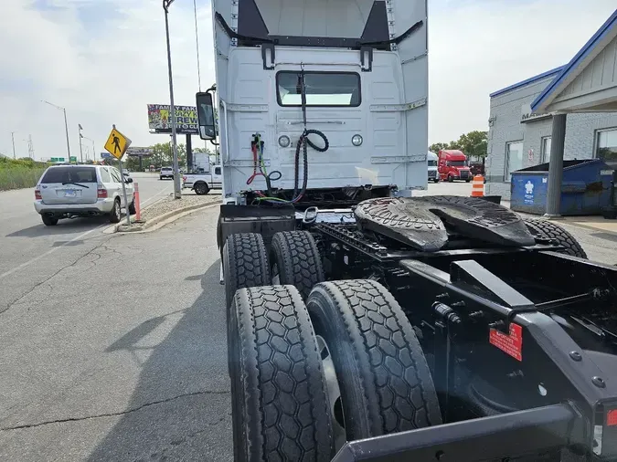 2019 VOLVO VNL64T300