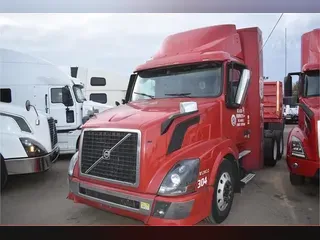 2015 VOLVO VNL64T300