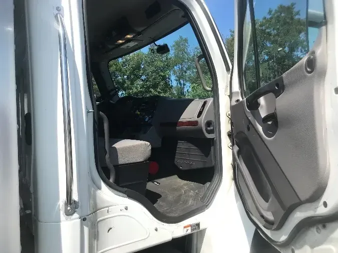 2018 FREIGHTLINER M2