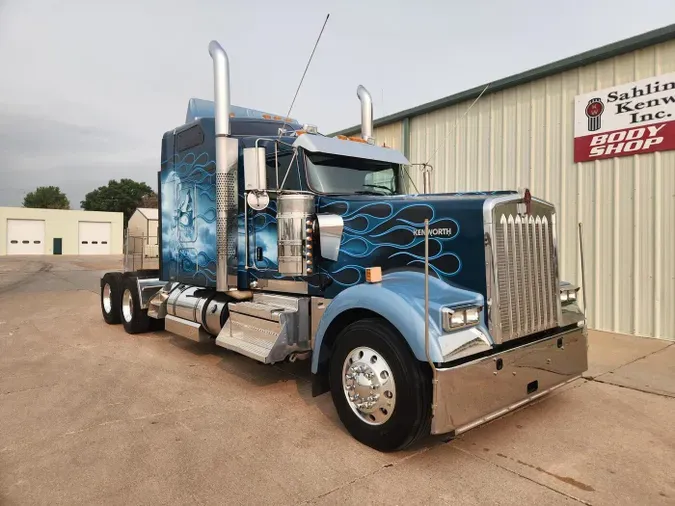 2021 Kenworth W900L