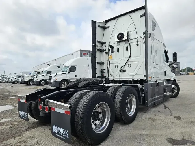 2021 FREIGHTLINER CASCADIA CA126